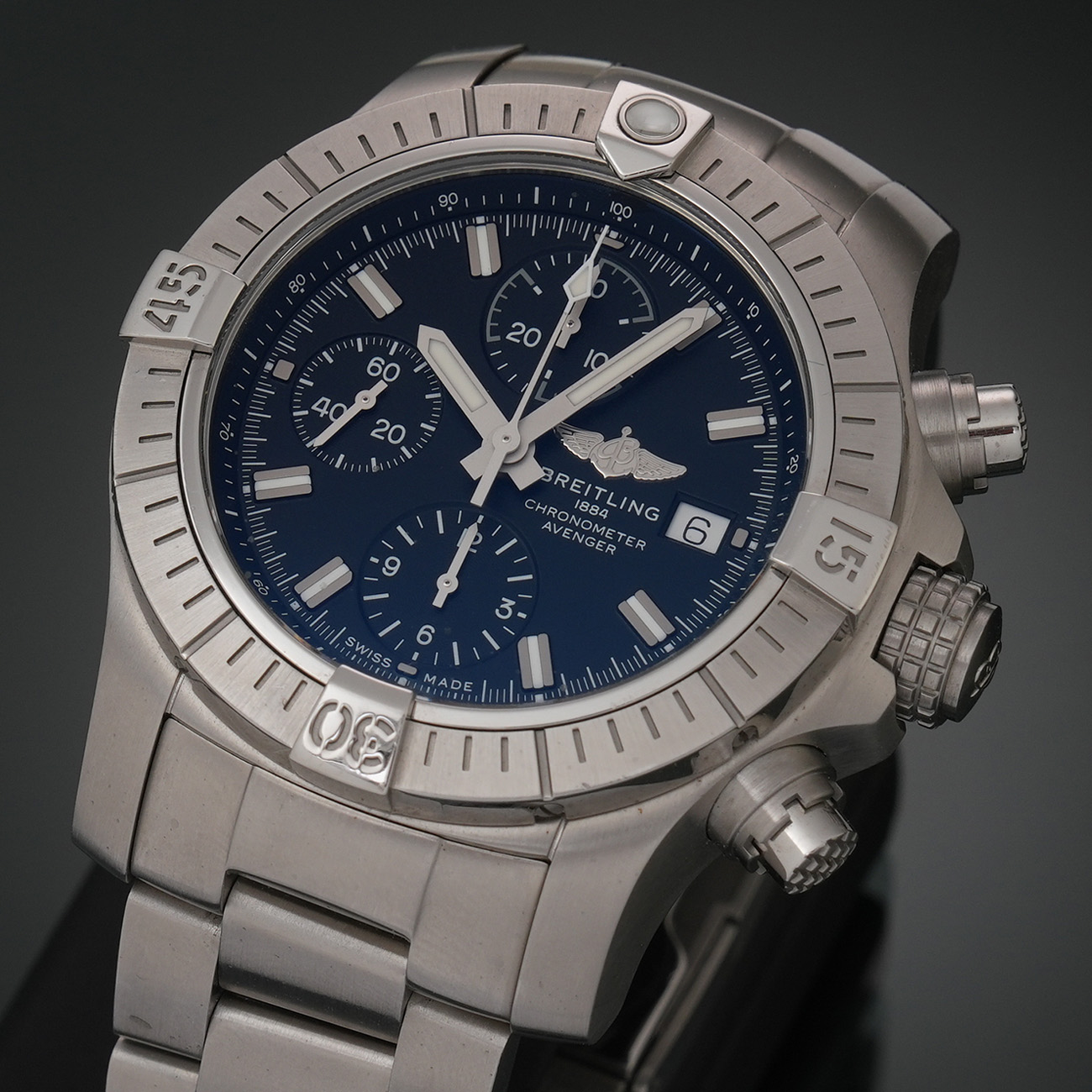 브라이틀링 어벤져 크로노 상세 이미지