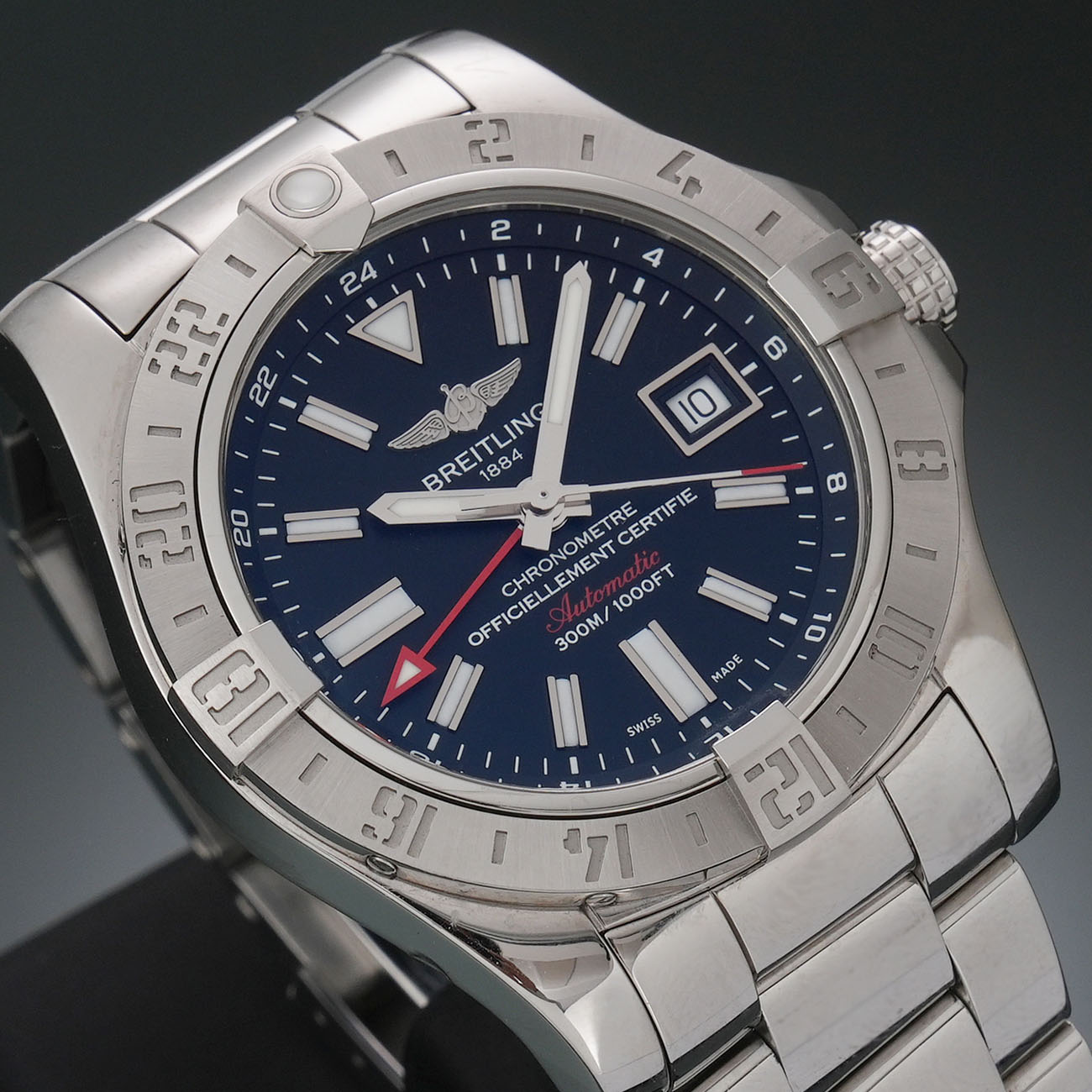 브라이틀링 어벤져 II GMT 상세 이미지