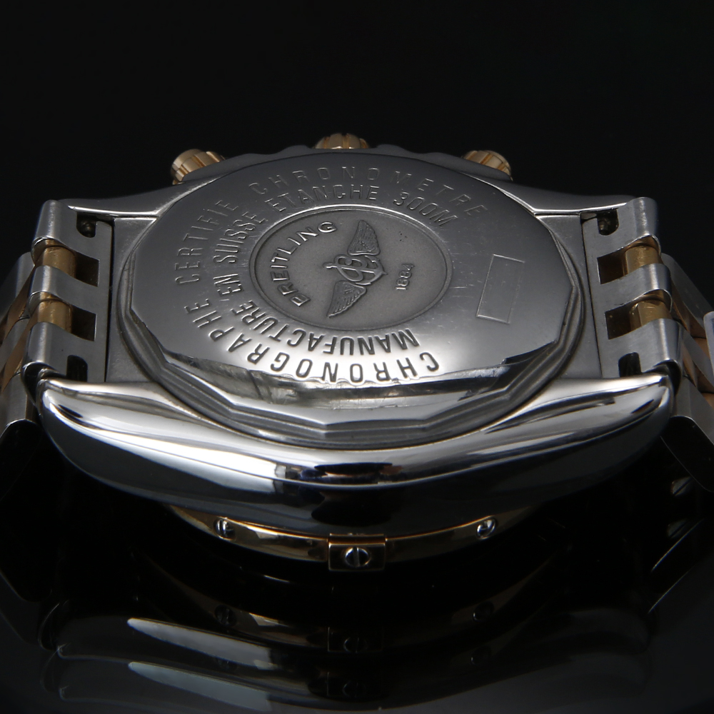 브라이틀링 크로노맷 에볼루션 상세 이미지