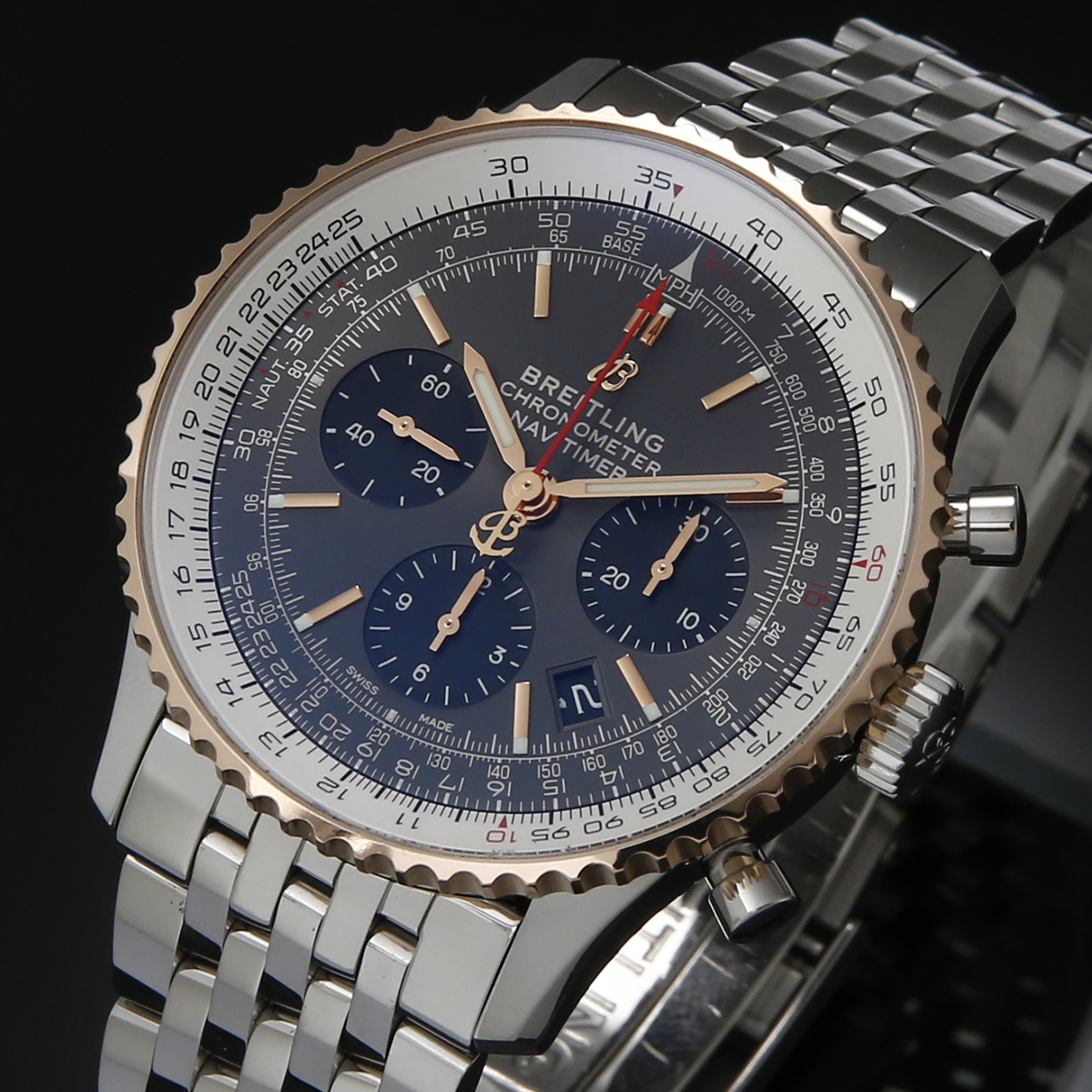 브라이틀링 네비타이머 B01 크로노 상세 이미지